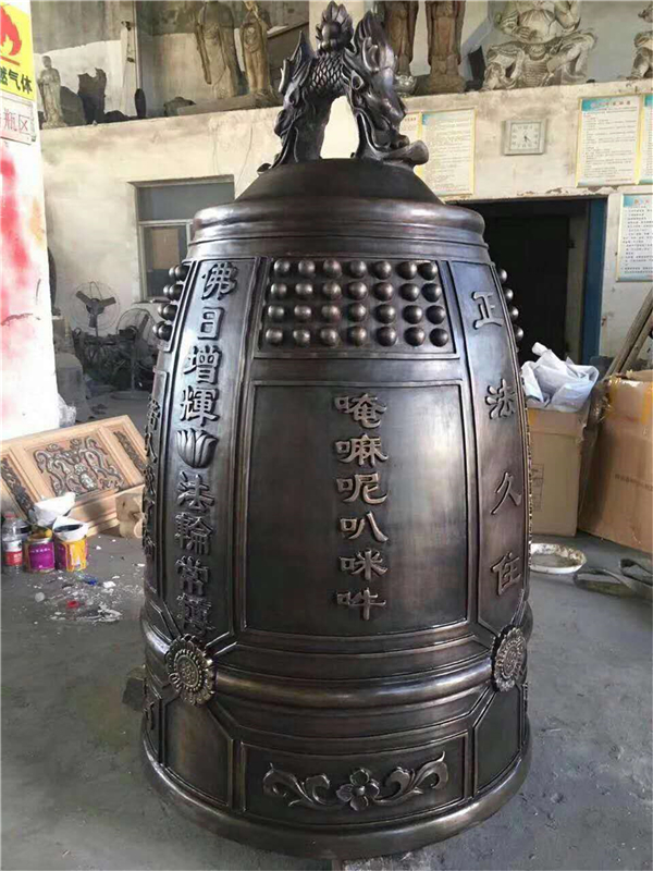 大型鐵鐘.jpg