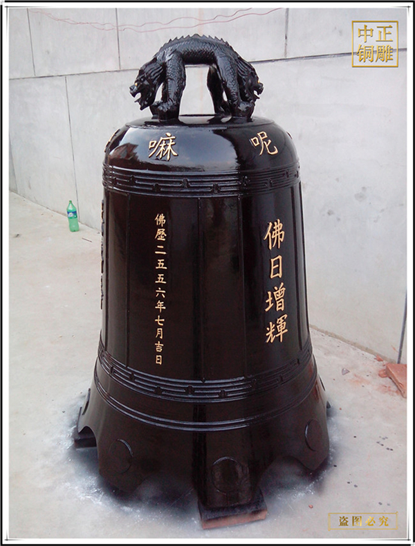 寺廟擺放銅鐘