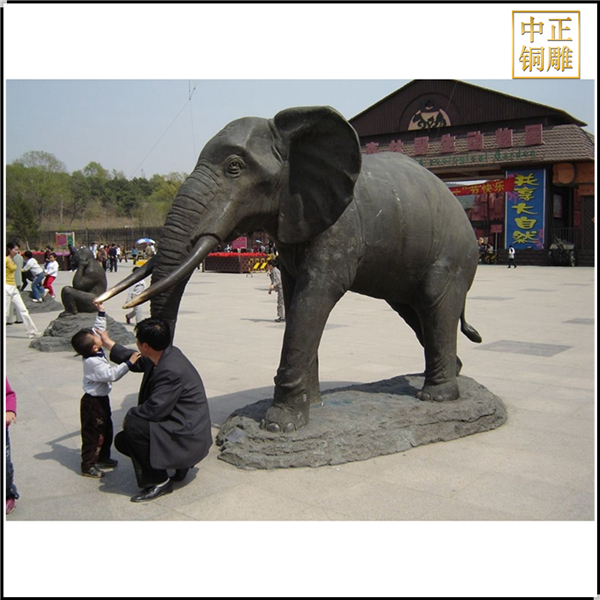 動物園門前銅大象雕塑