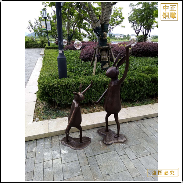 小兔子跳舞銅雕塑