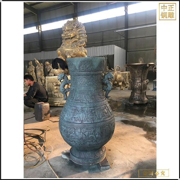 1室外小型銅花瓶鑄造廠家.jpg